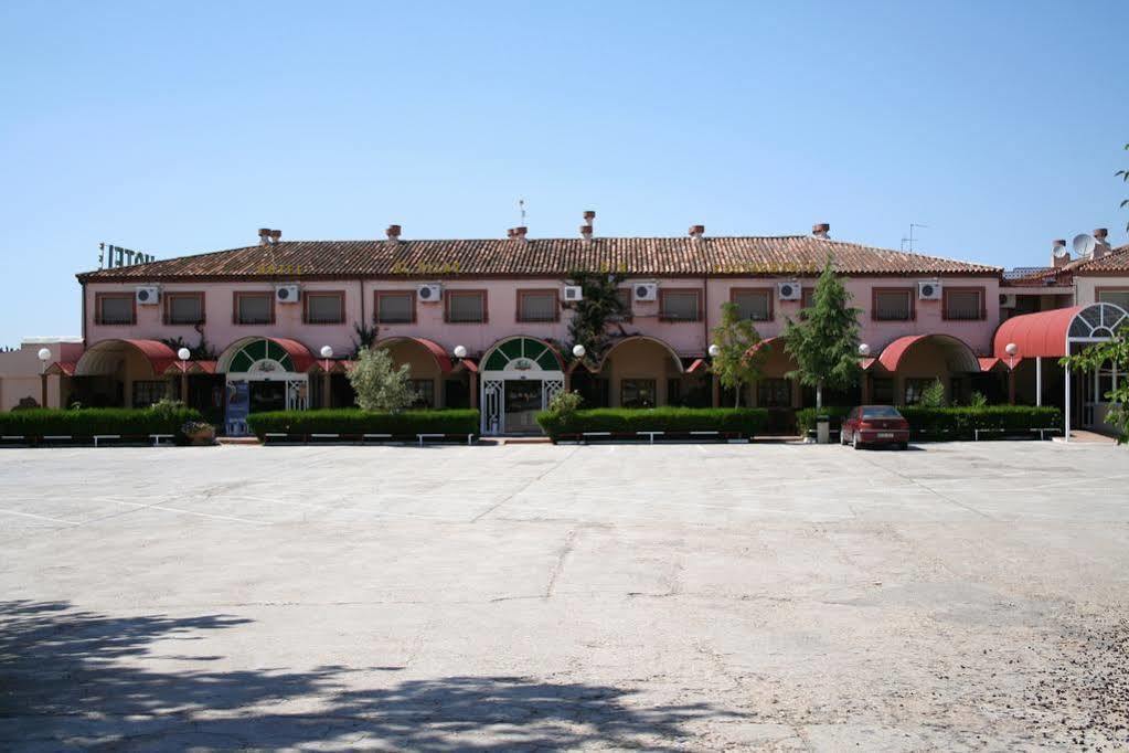 Hotel El Pilar La Carlota Exteriér fotografie